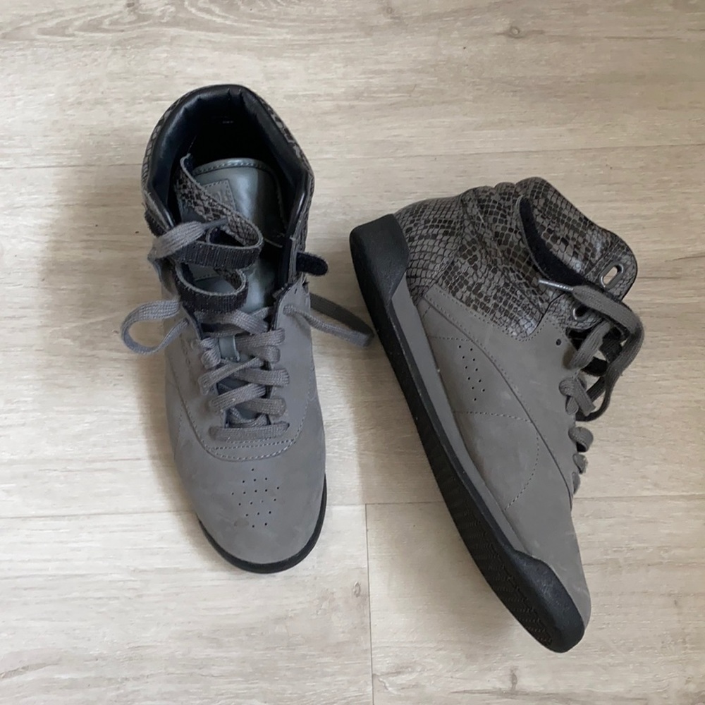 Reebok gray sneakers